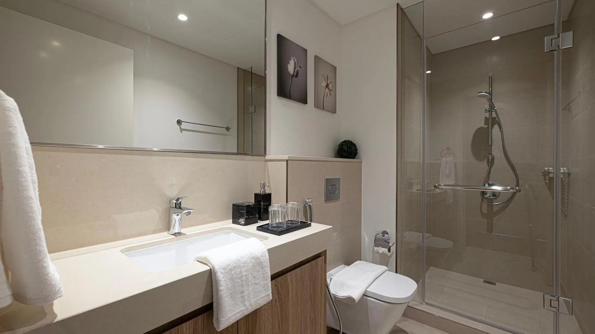 Magnificent - Luxurious 3+ 1 Bedroom With Burj Khalifa View Dubai Apartment