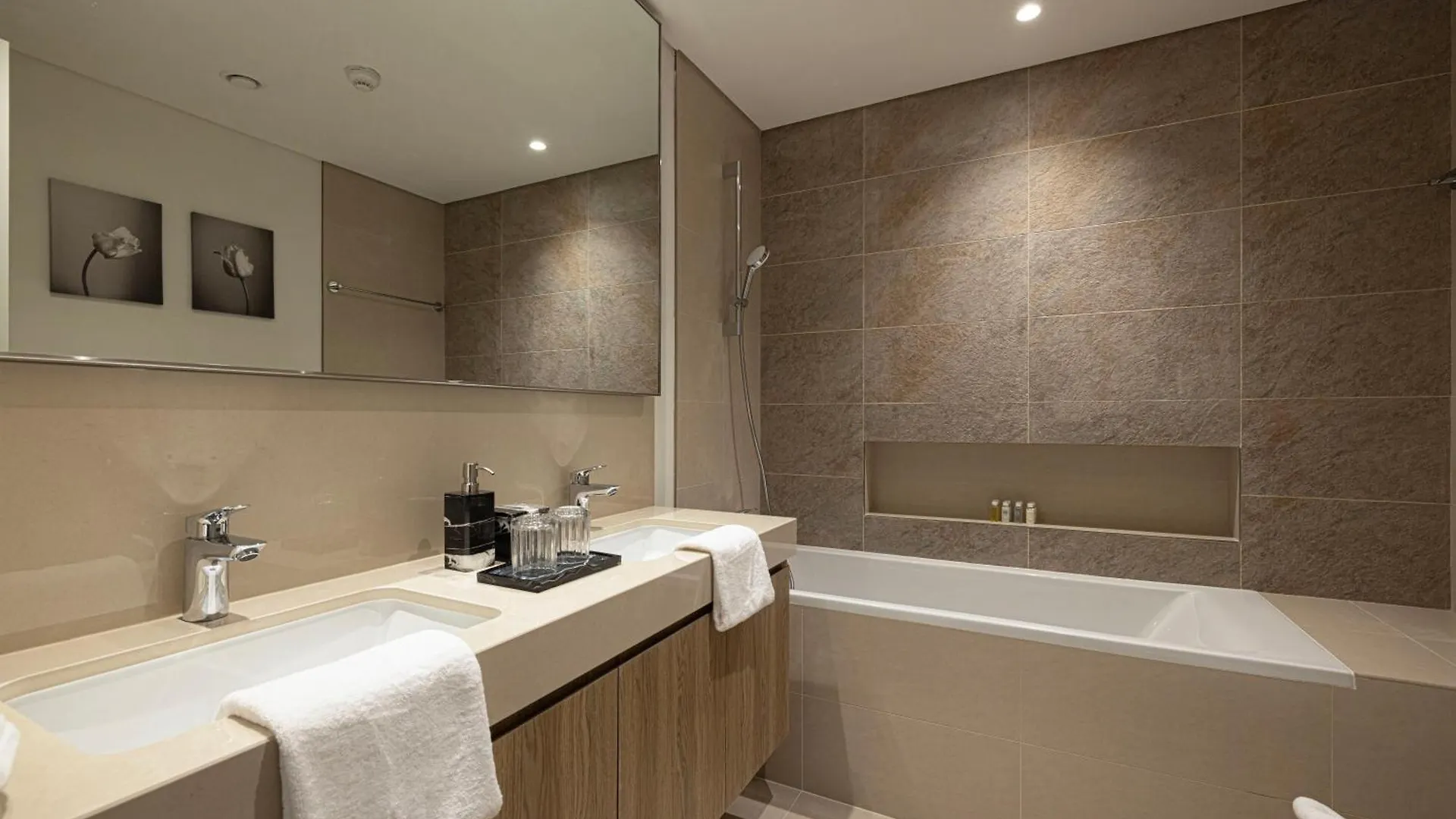Magnificent - Luxurious 3+ 1 Bedroom With Burj Khalifa View Dubai