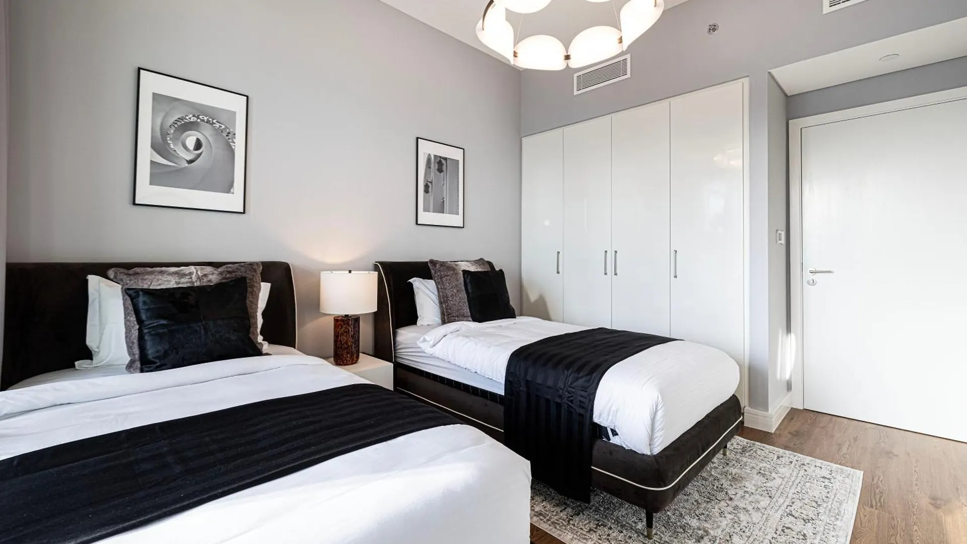 Magnificent - Luxurious 3+ 1 Bedroom With Burj Khalifa View Dubai Apartment