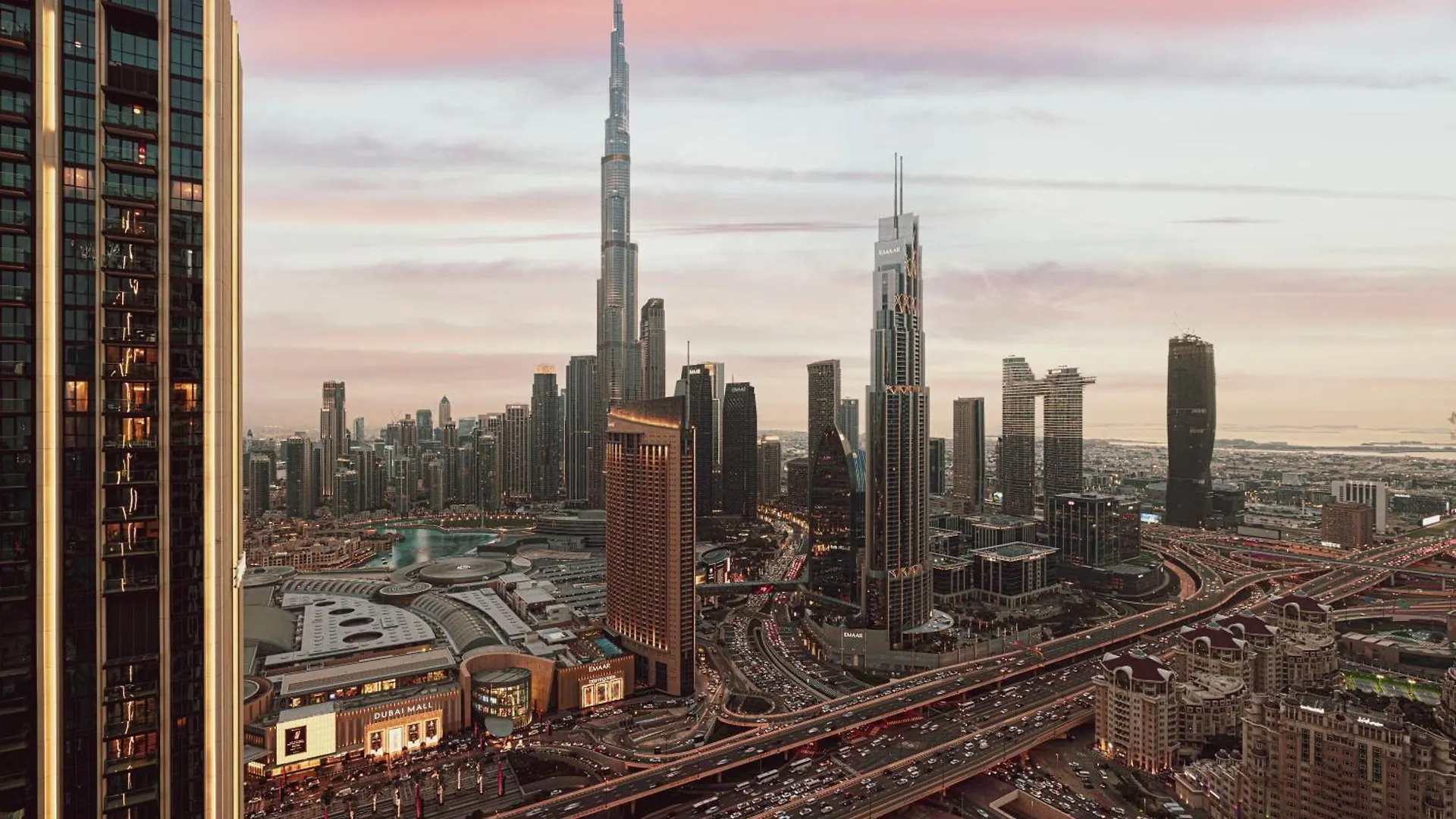 Magnificent - Luxurious 3+ 1 Bedroom With Burj Khalifa View Dubai Apartment