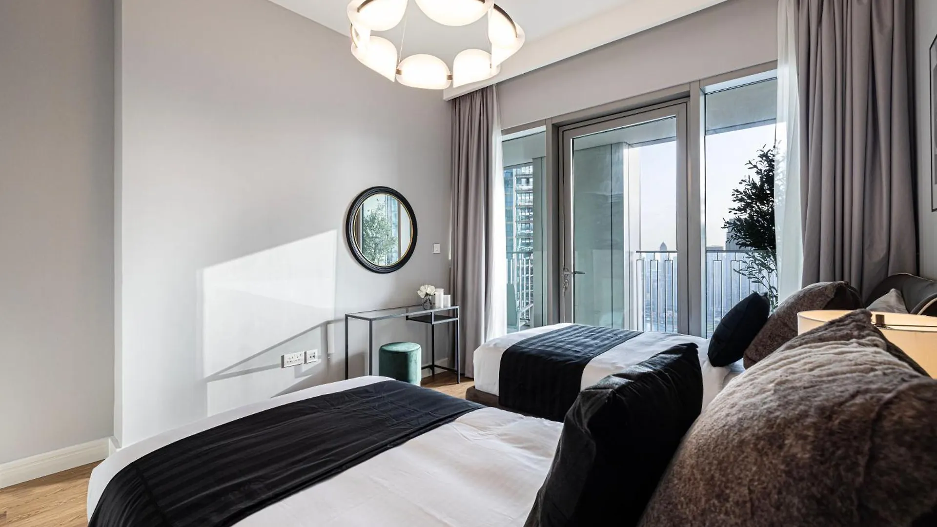 Magnificent - Luxurious 3+ 1 Bedroom With Burj Khalifa View Dubai Apartment