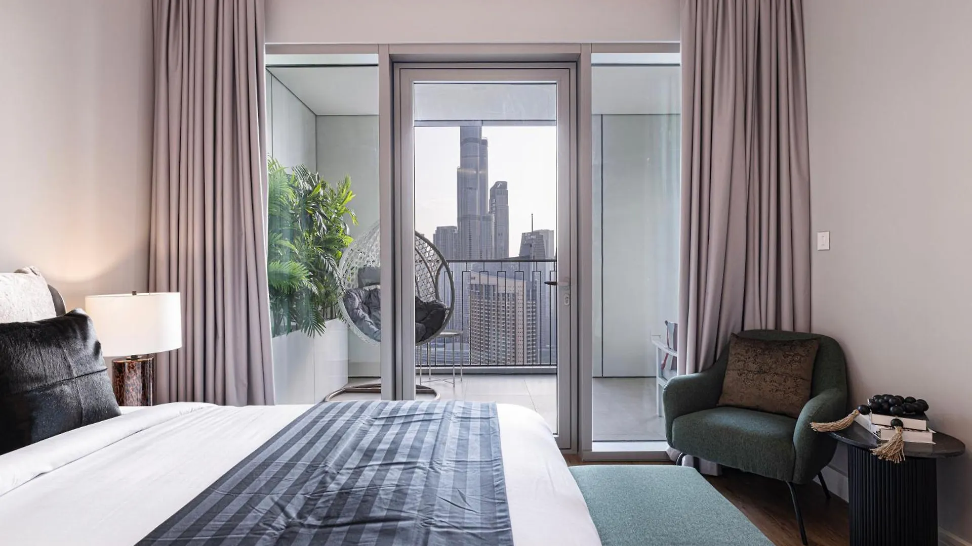 Magnificent - Luxurious 3+ 1 Bedroom With Burj Khalifa View Dubai